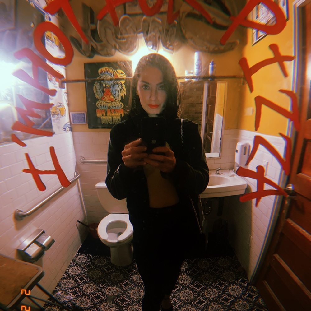 Meet your Posher, Claudia